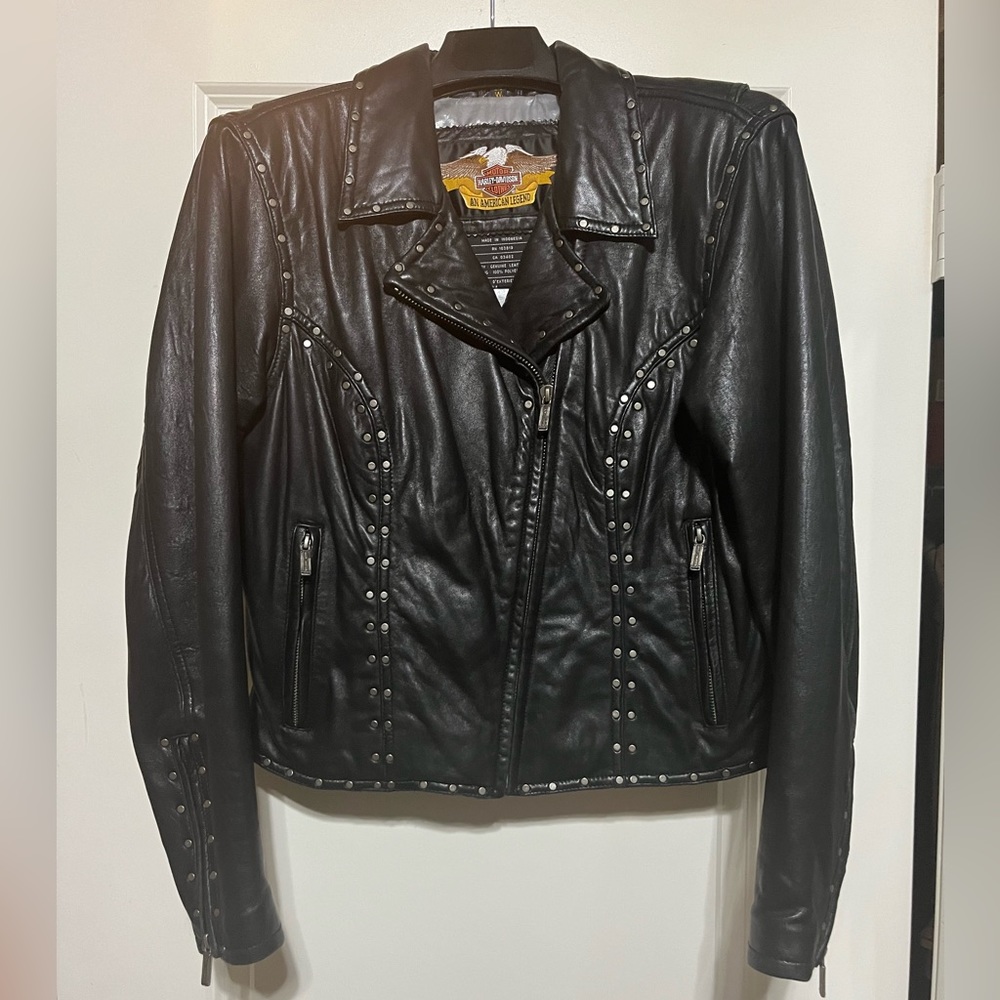 Women’s SIZE M - well l❤️ved AUTHENTIC HARLEY DAVIDSON Motorcycle jacket.